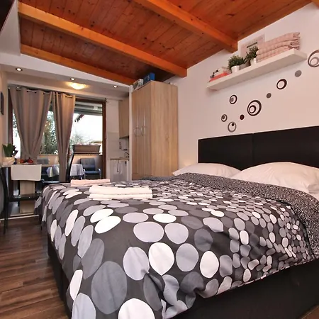 Tomi Apartman *